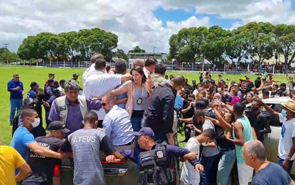 Milhares de baianos recebem Bolsonaro com aplausos e gritos de “mito” em visita ao município de Itamaraju-BA