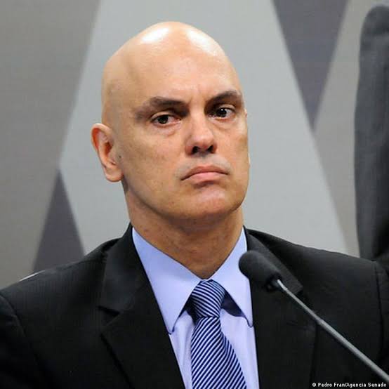 Alexandre de Moraes envia à PGR notícia-crime contra Bolsonaro por ausência em depoimento