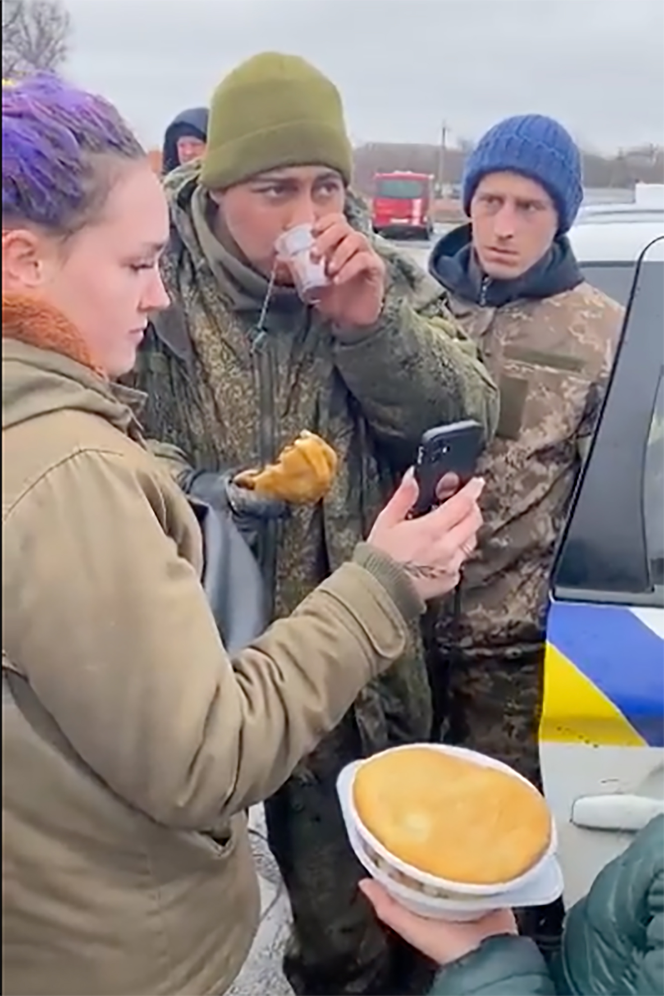 Vídeo mostra soldado russo capturado tomando chá e ligando para a mãe em lágrimas; assista