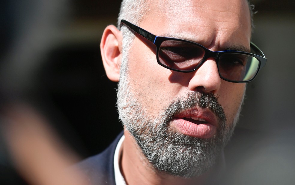 Moraes dá 5 dias para que Ministério da Justiça dê informações sobre extradição de Allan dos Santos