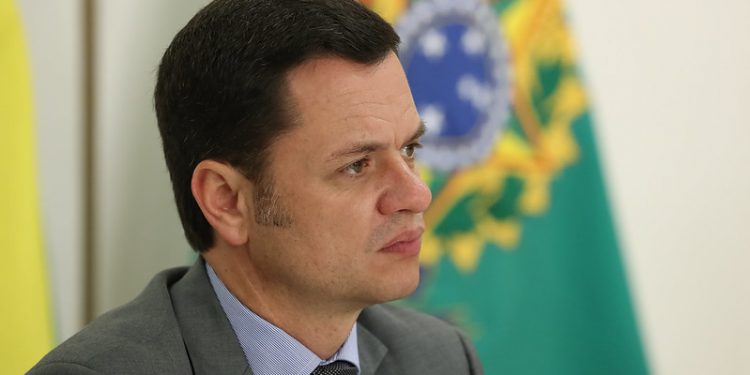 Ao TSE, ministro da Justiça rejeita fraude em urnas eletrônicas, mas defende aperfeiçoamento