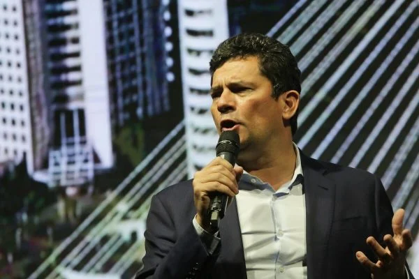 Podemos reclama que gastou 200 mil para arrumar a voz de Moro, diz site