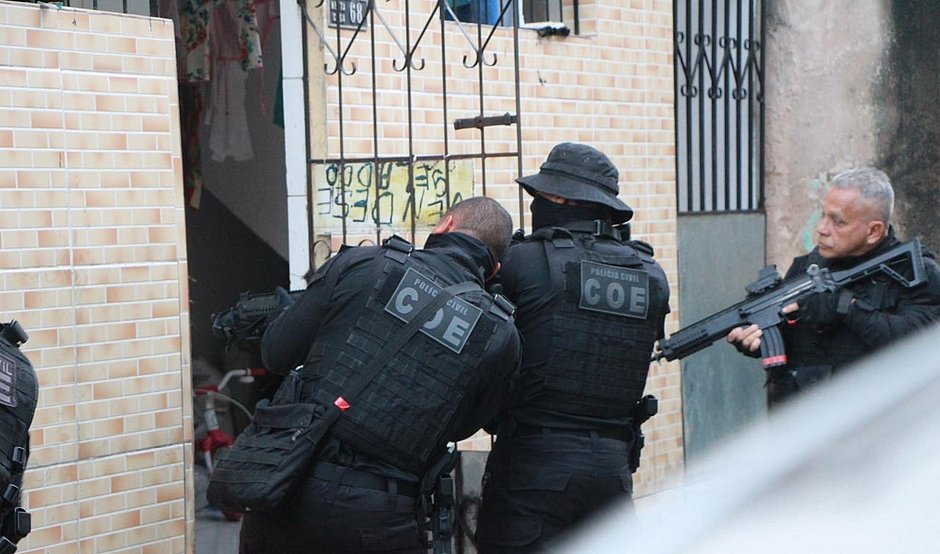Mega operação: 600 policiais cumprem mandados em Salvador