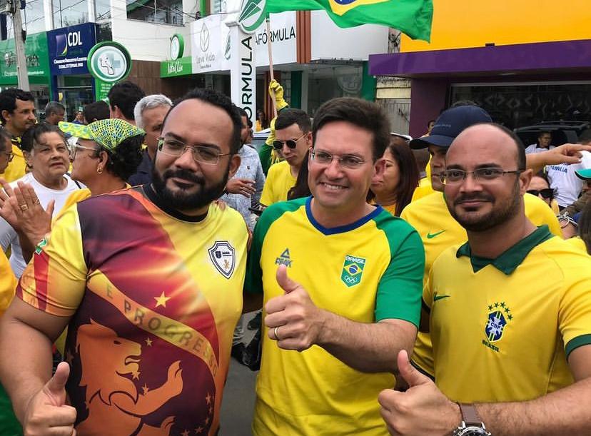 Leandro de Jesus recebe carinho da população de Serrinha em motocarreata de apoio a João Roma e Bolsonaro