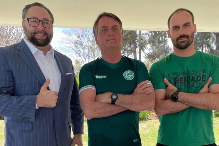 Ex-assessor de Trump virá ao maior evento conservador do Brasil, promovido por Eduardo Bolsonaro