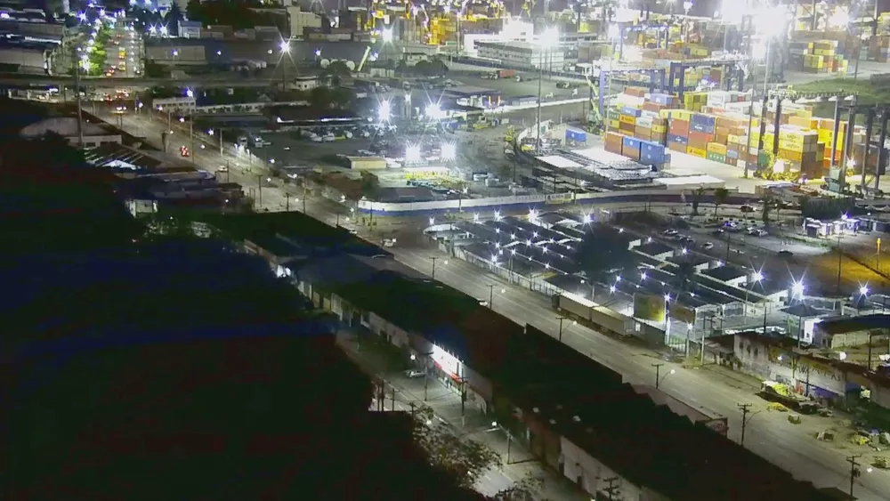 Salvador e principais saídas da cidade têm fluxo leve de veículos na noite de São João