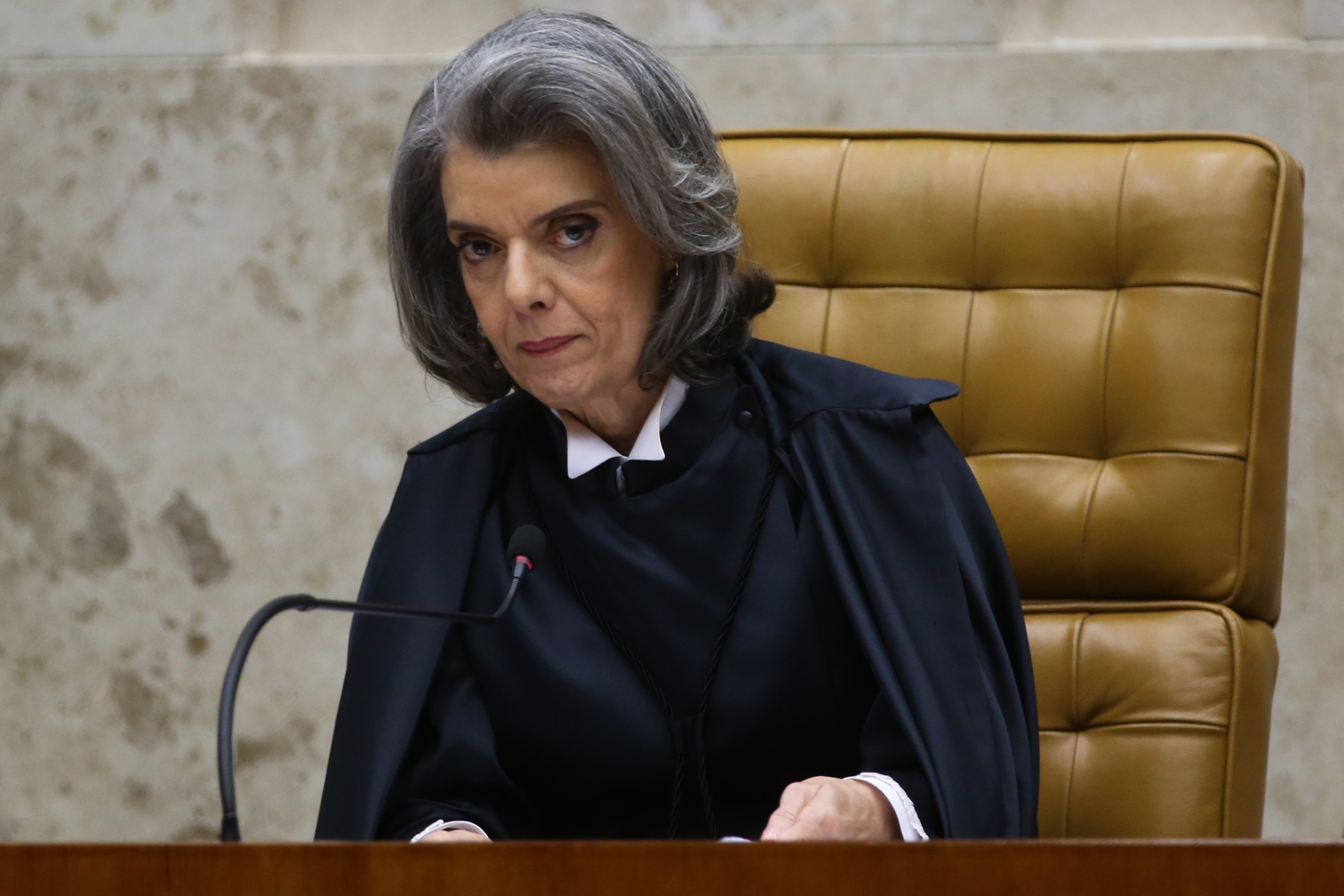 Cármen Lúcia dá prazo para PGR se manifestar sobre possível interferência de Bolsonaro no caso MEC