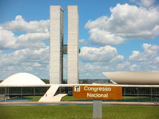 Comissão da Câmara aprova PEC das Bondades; texto segue para votação em plenário