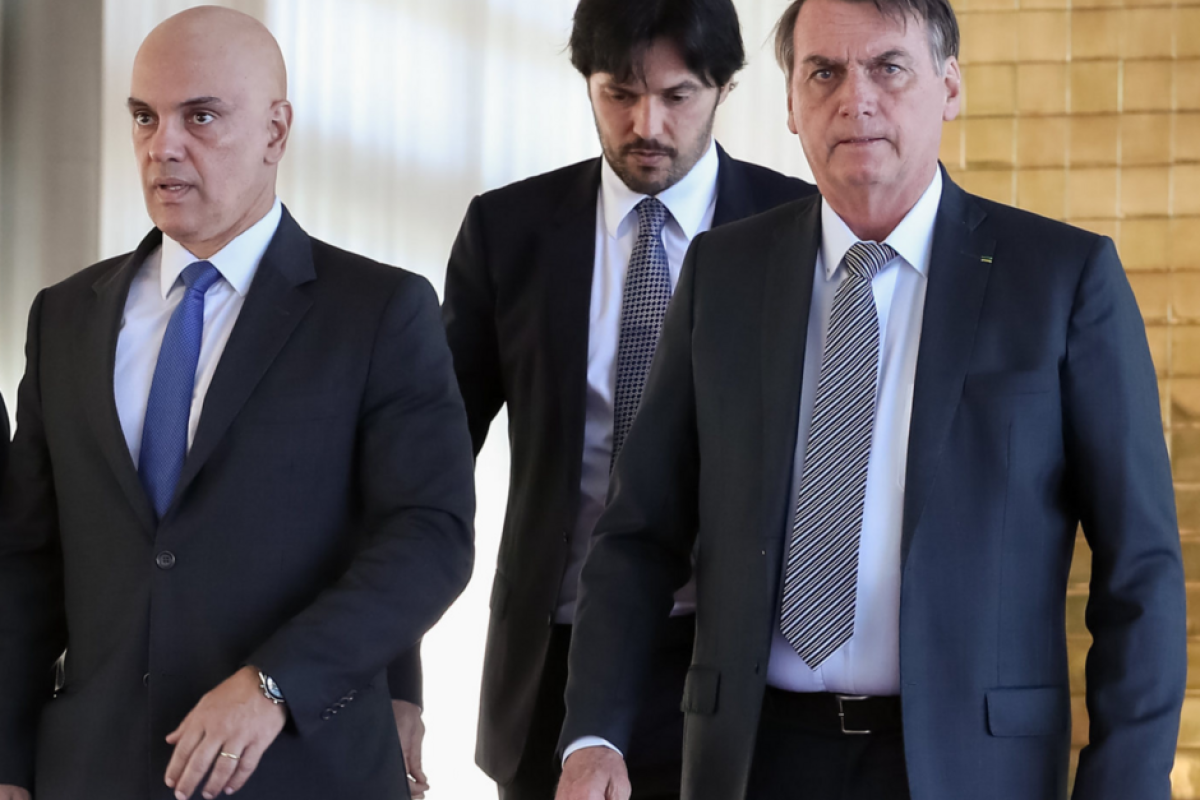 Moraes vai ao Planalto entregar convite de posse a Bolsonaro 