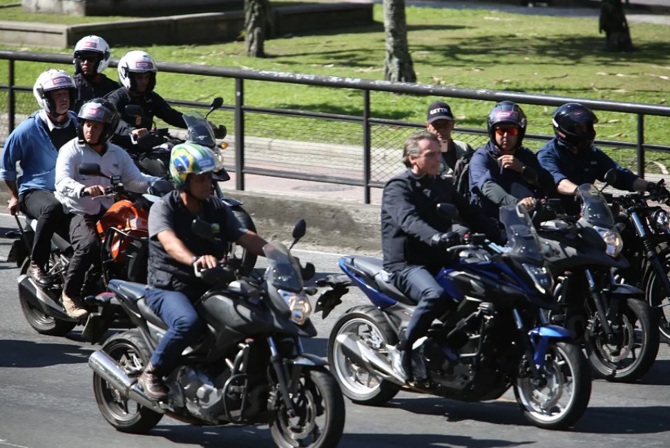 TSE diz que motociata de Bolsonaro em abril foi propaganda eleitoral antecipada