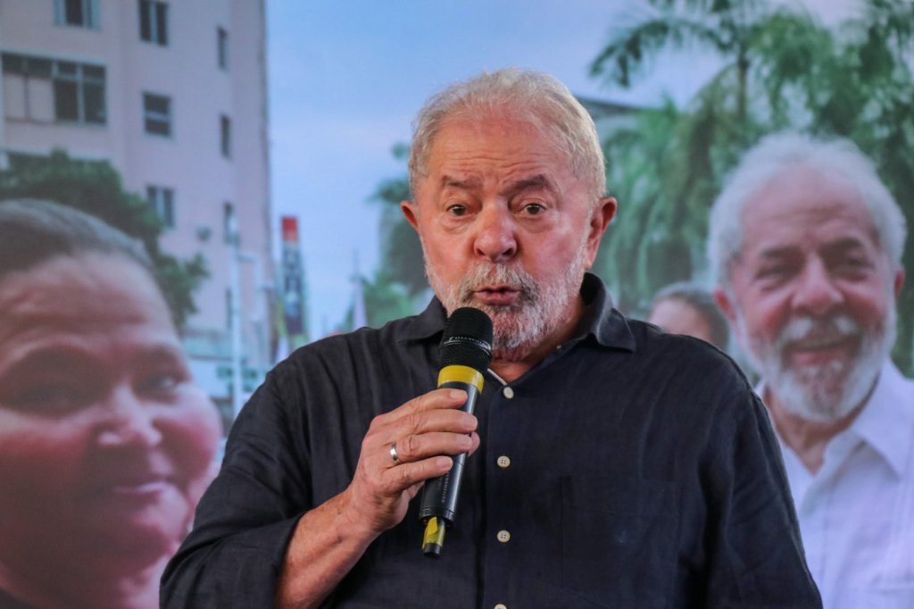 Lula diz que não irá contestar resultado das urnas: ‘Quem ganhou governa, quem perdeu chora’