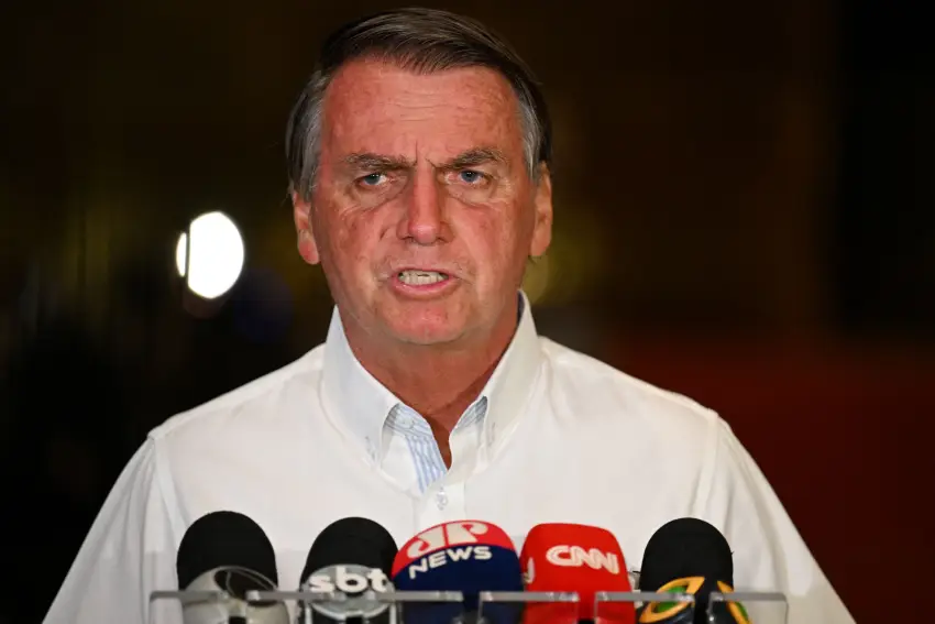 Bolsonaro critica Moraes, diz que foi prejudicado por fraude em inserções e promete recorrer de decisão do TSE