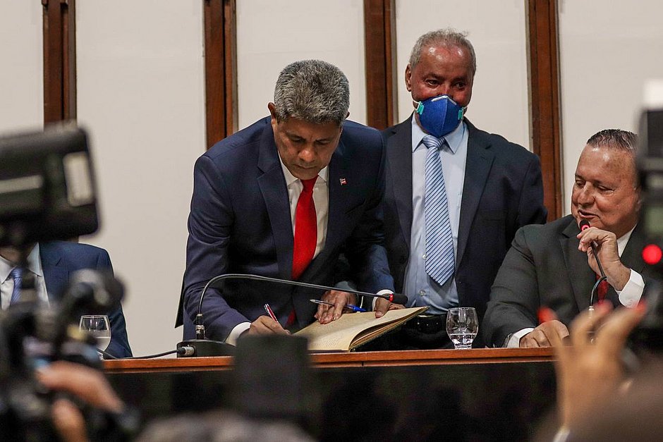 Jerônimo toma posse como governador da Bahia