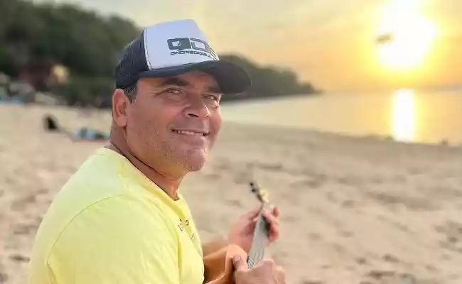 Morre surfista brasileiro Márcio Freire após queda em praia de Nazaré