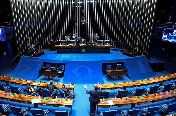 Ao vivo: senadores tomam posse e elegem novo presidente da casa