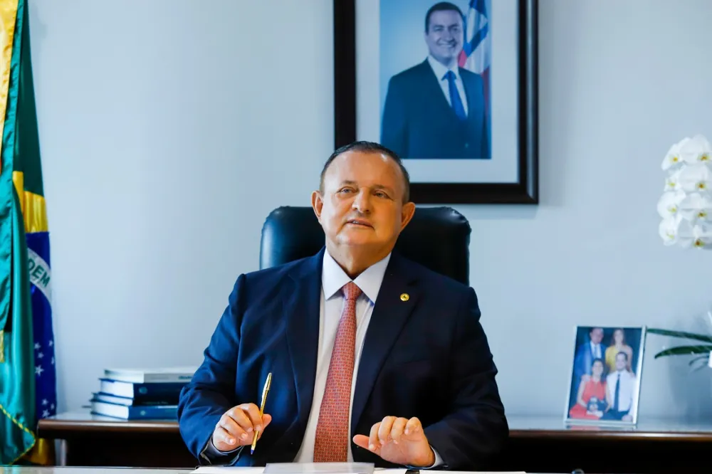 Alba elege nova mesa diretora; Adolfo Menezes é reeleito presidente