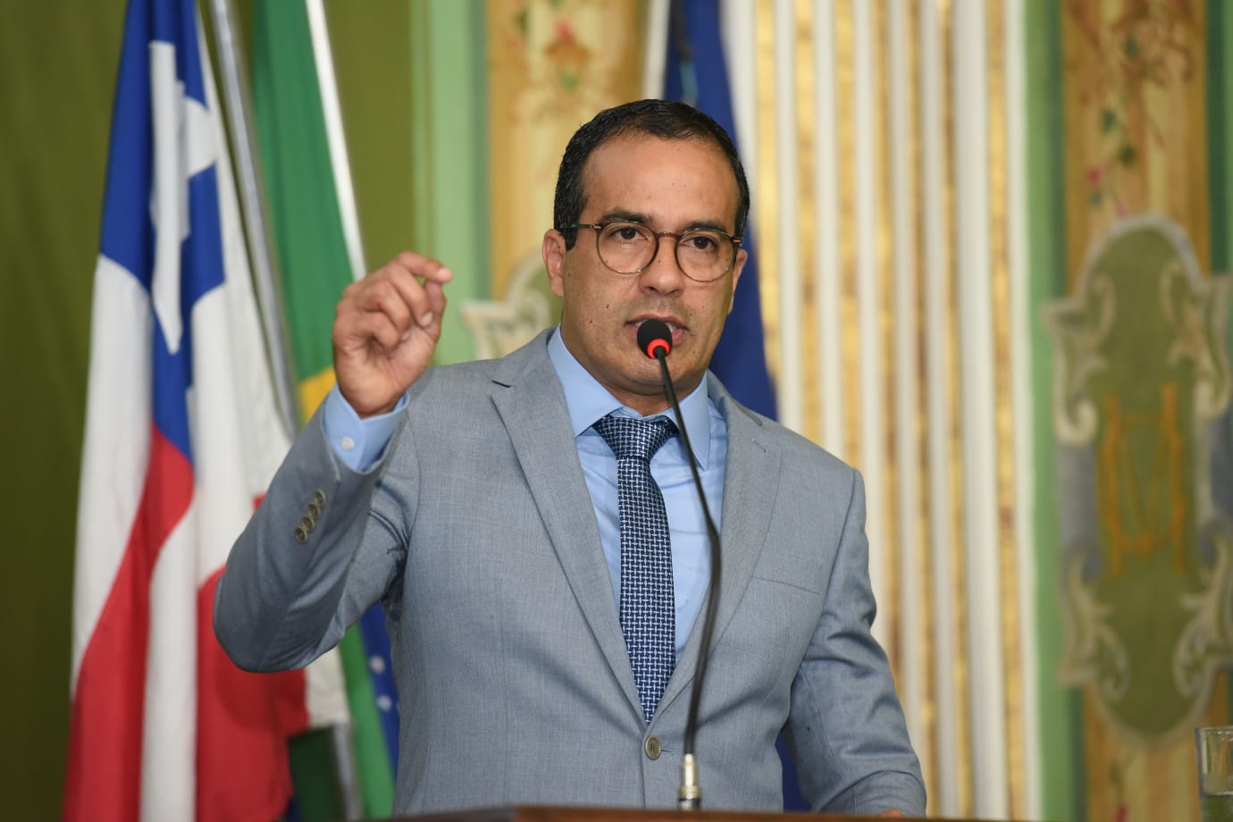 Em discurso na Câmara, prefeito se compromete a construir maternidade municipal e entregar Hospital Veterinário 