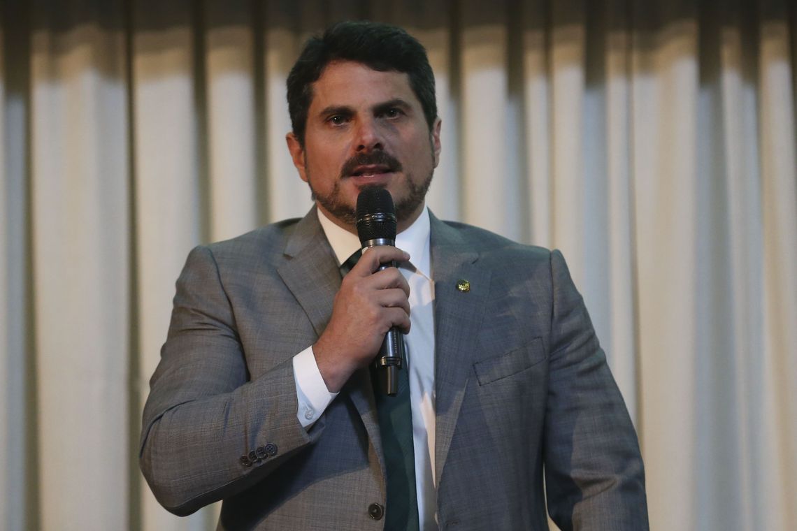 Marcos do Val diz que ainda não tomou decisão sobre renúncia