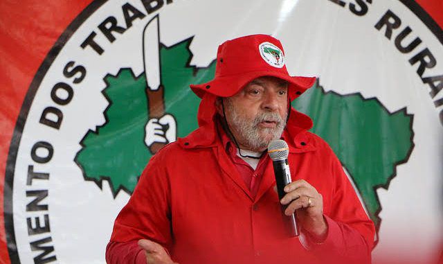 Lula paralisa blindagem de carros com revogaço de decretos de armas
