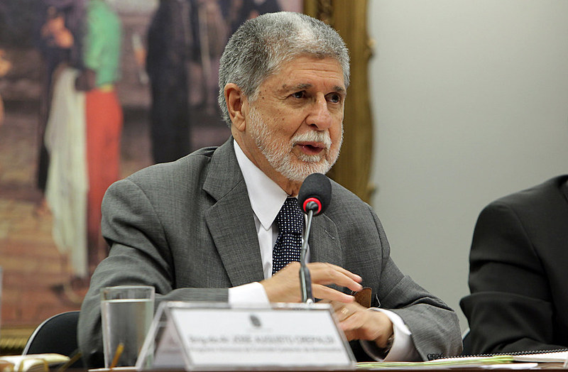Assessor de Lula quer manter navios iranianos no Brasil
