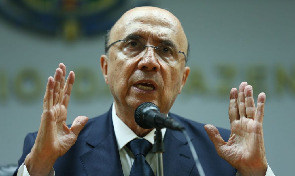 Meirelles critica excesso de gastos públicos e diz que Banco Central não é responsável pela desaceleração do PIB