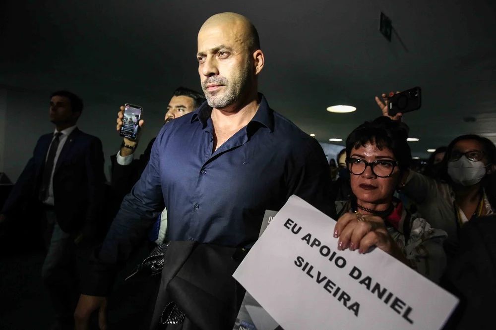 Defesa de Daniel Silveira diz que vai entrar com revisão criminal para anular decisão do STF