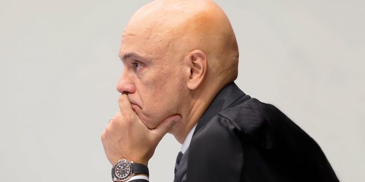 Alexandre de Moraes impõe multa de R$ 100 mil por hora para usuário que usar VPN para acessar Telegram em caso de suspensão 