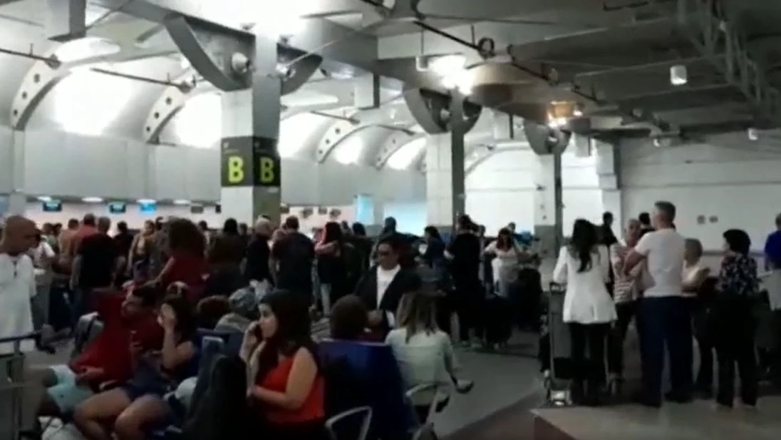 Aeroporto de Salvador suspende pousos e decolagens e causa transtornos a passageiros