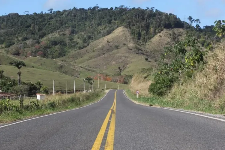 Casal morre após acidente de carro no trecho entre Ibirataia e Ipiaú