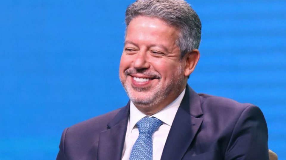 Câmara aprova texto-base da reforma tributária em 2º turno