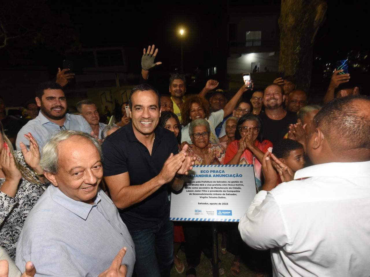 Prefeitura inaugura três praças e anuncia novas obras em Plataforma