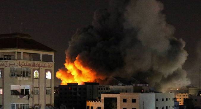 Itamaraty alugou ônibus e aguarda aval do Egito para tirar 26 brasileiros da Faixa de Gaza