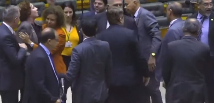 “Não honra o que tem entre as pernas”, diz Zambelli a Lindbergh