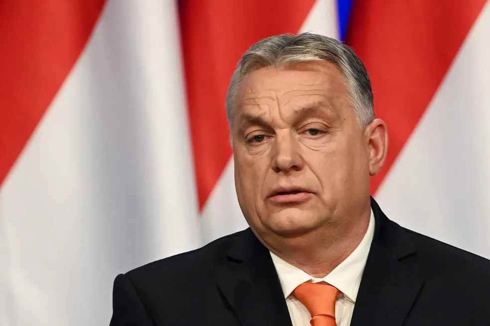 Hungria cria gabinete com poderes irrestritos