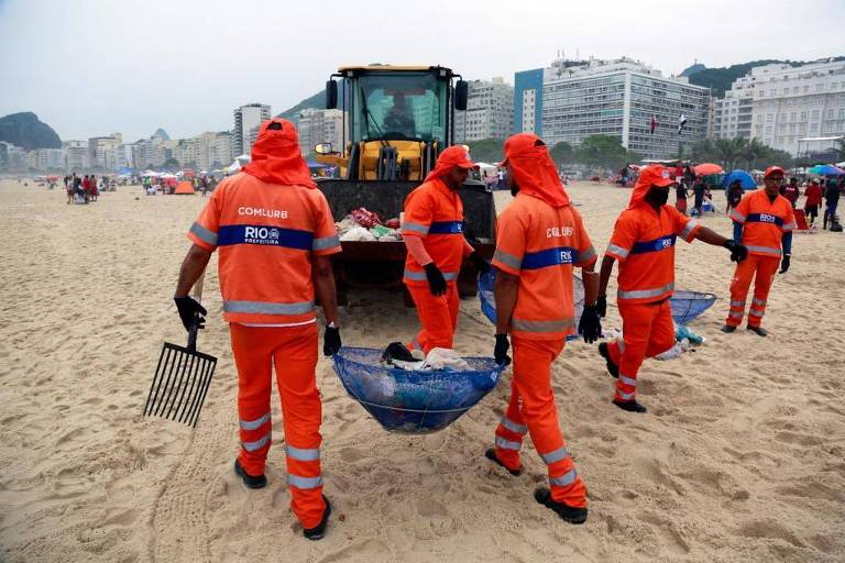 Quantidade de lixo do réveillon no RJ bate recorde