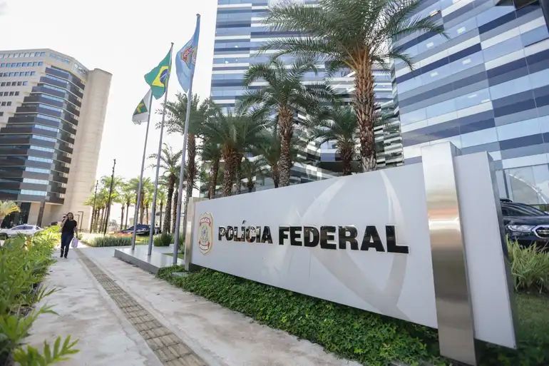 PF faz operação de busca contra suspeito de vazar tema de redação do Enem de 2023