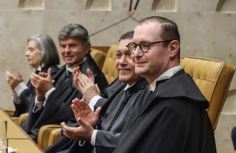 Zanin manda Congresso propor regulamentação de softwares espiões