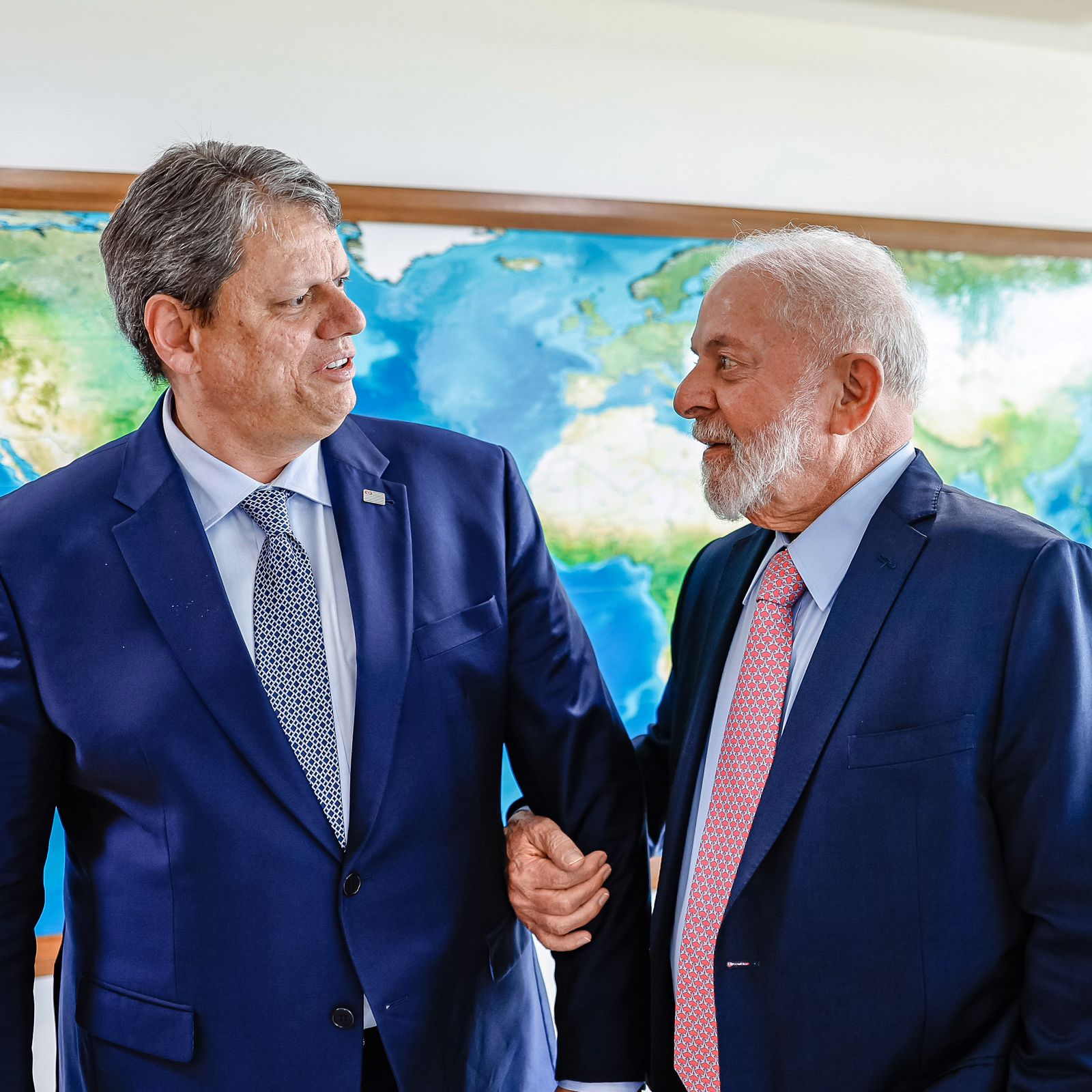 “Volta para o PT, Tarcísio”, diz apoiador de Lula em evento