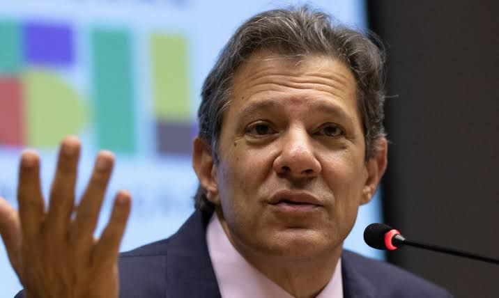 TSE multa Haddad por impulsionar busca usando nome de adversário