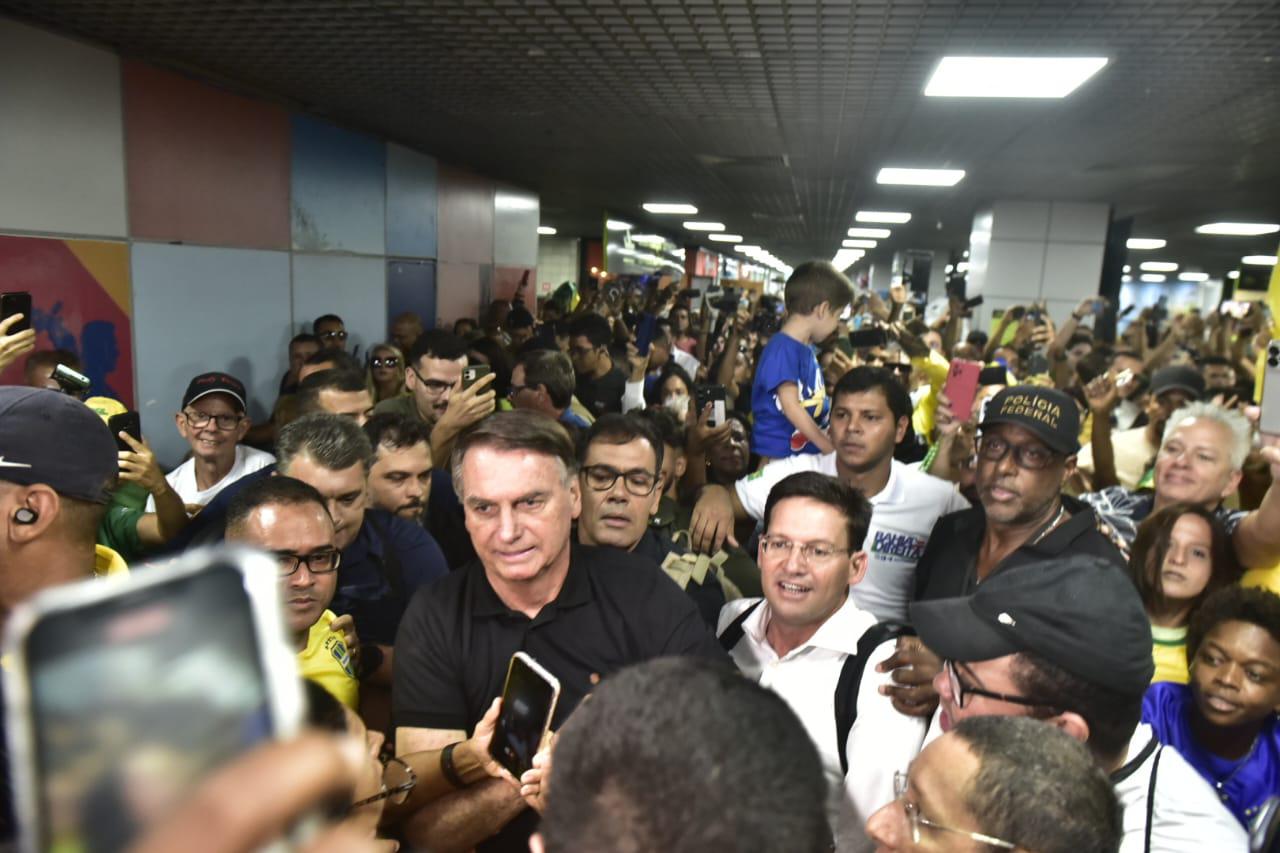 MITO EM SALVADOR (BA): Bolsonaro é recebido por milhares de apoiadores na manhã desta sexta (8)