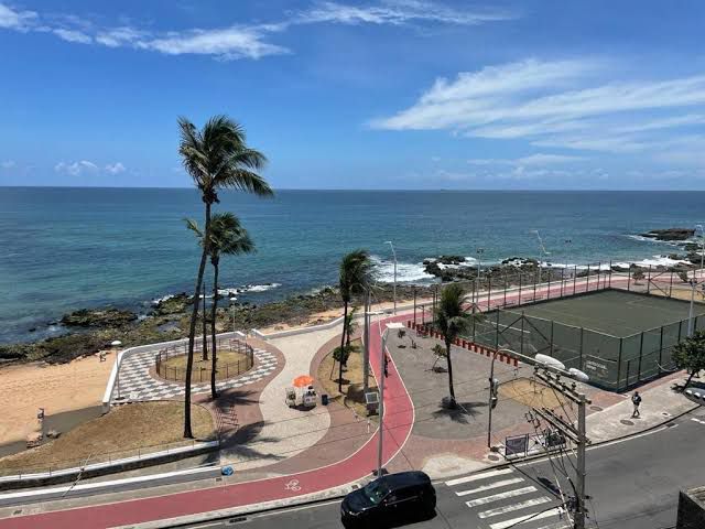 Bairros de Salvador ficam água nesta segunda