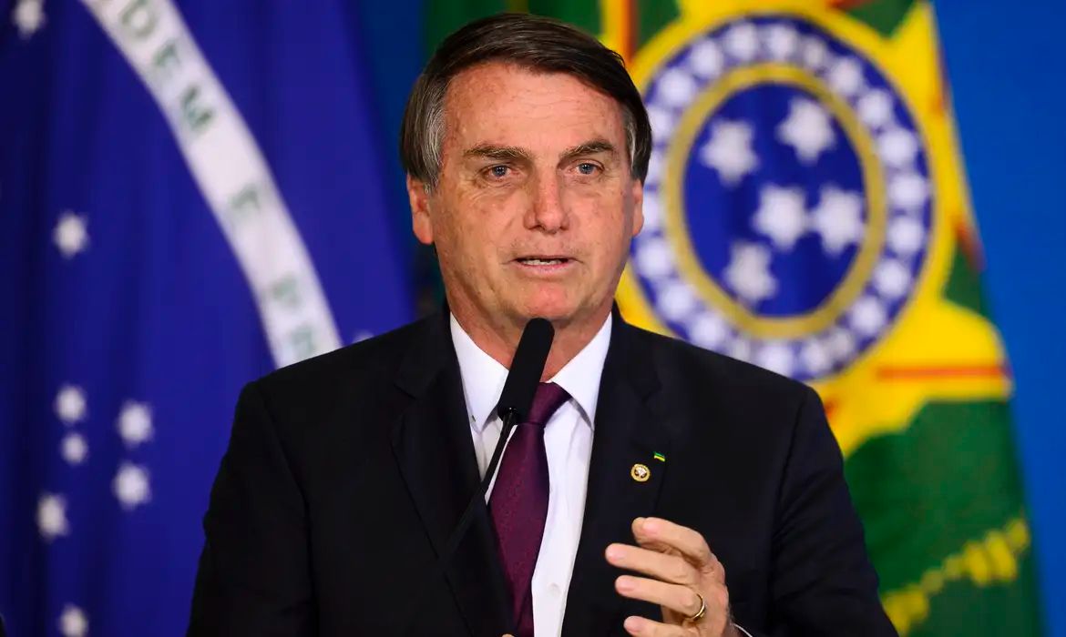 PF indicia Bolsonaro por 'fraude' em cartão de vacinação da Covid