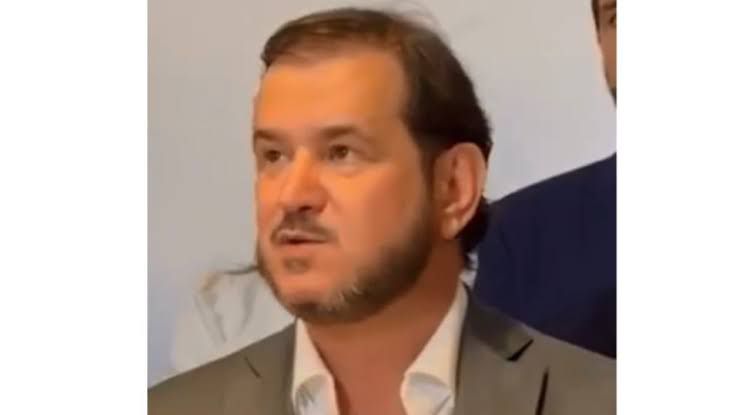 Presidente do União Brasil é escoltado por policiais após ameaça de morte