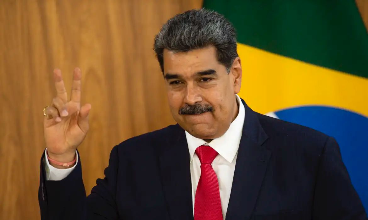 Maduro manda cortar energia em embaixada argentina, onde estão oposicionistas