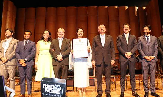 PSOL quer cassar vereador que organizou homenagem a Michelle Bolsonaro no Theatro Municipal