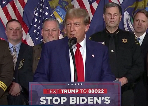 Pesquisa revela liderança de Trump sobre Biden em seis estados cruciais nos EUA