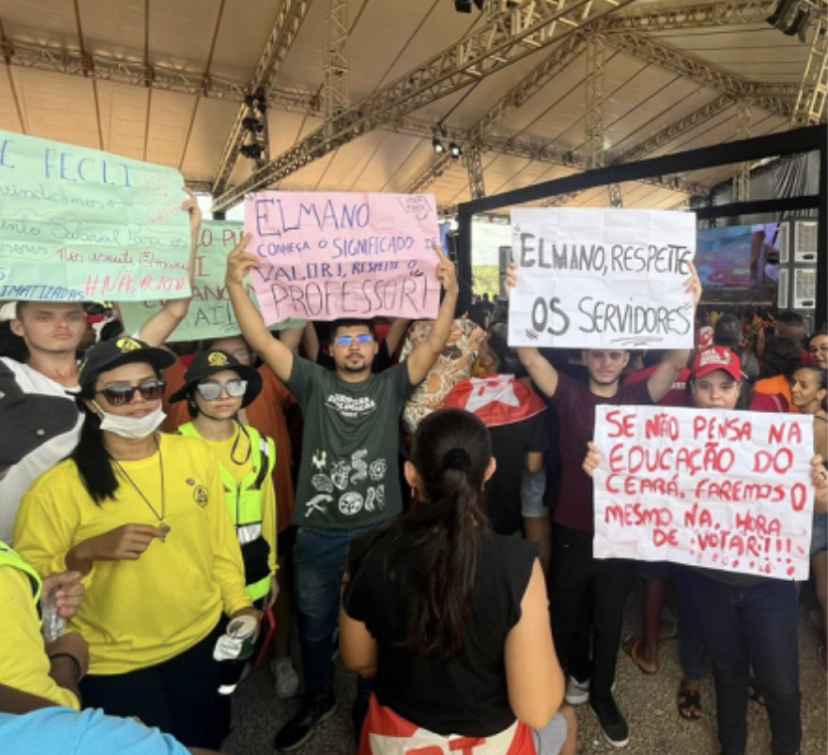 Durante evento de Lula, seguranças recolhem cartazes de manifestantes 