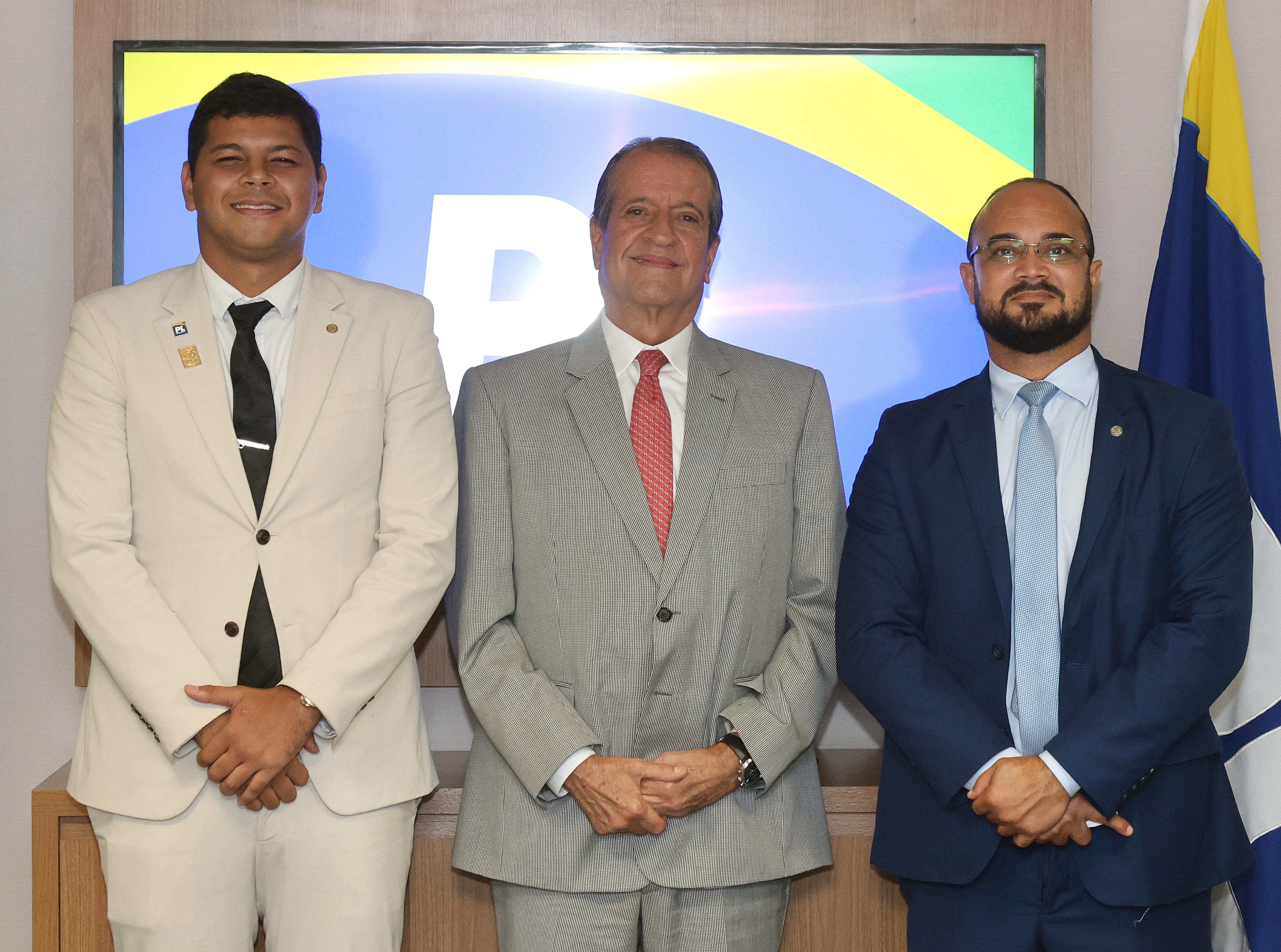 Em encontro com Alden e Diego Castro, Valdemar garante que 'não faltará estrutura do PL para candidatos baianos'