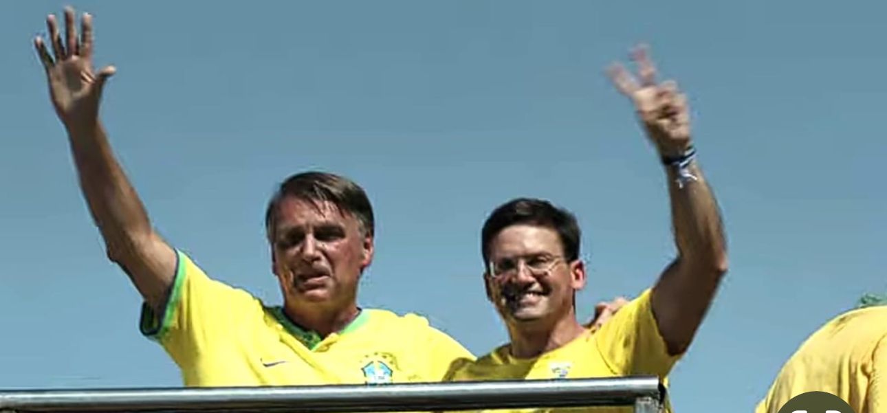 Bolsonaro destaca trabalho social de Roma em ato pela liberdade e democracia