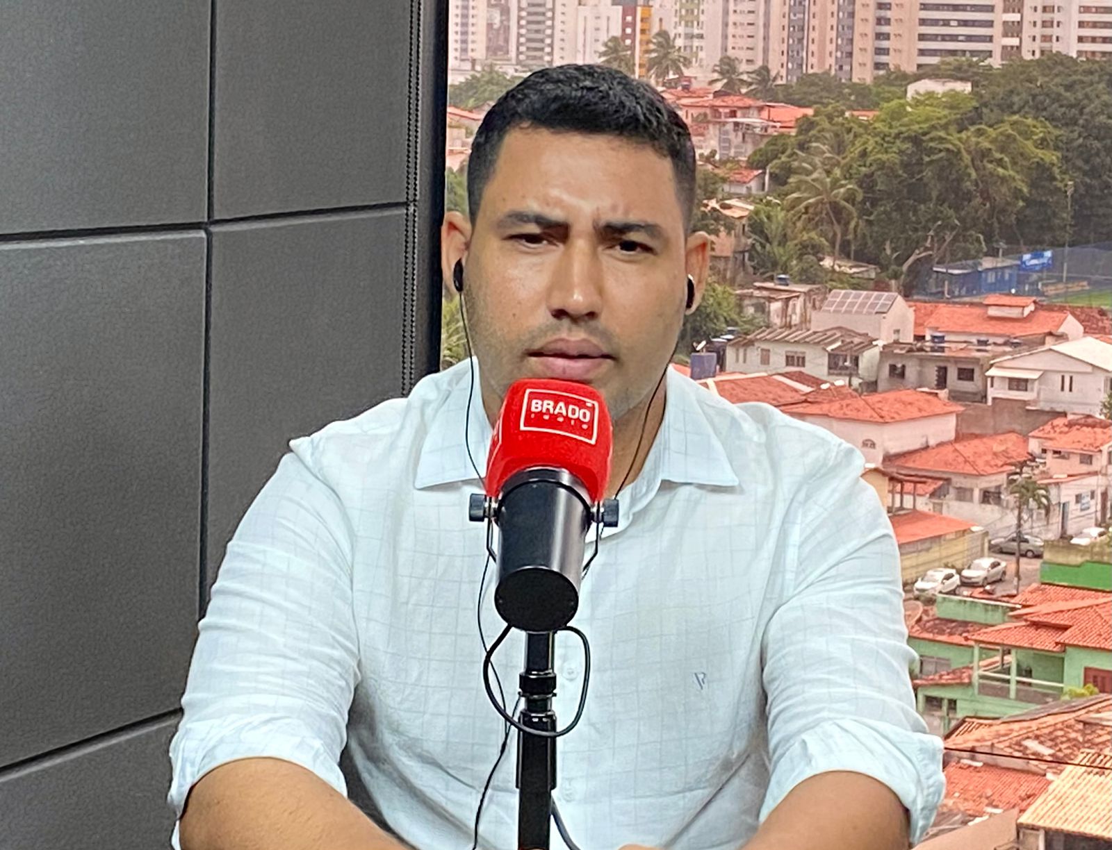 Discriminado em faculdade por ser bolsonarista, Lorran Lima agora é comentarista na Brado Rádio 